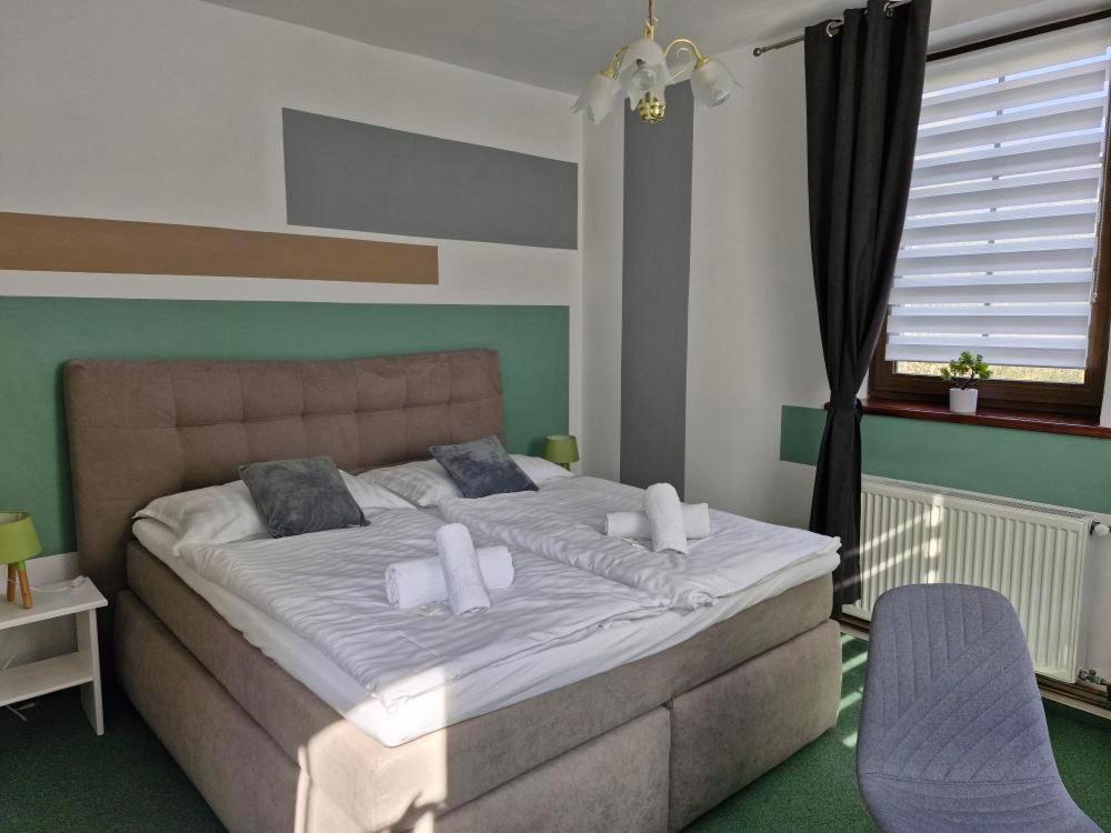 Waldhof Hotel Jirikov  ภายนอก รูปภาพ