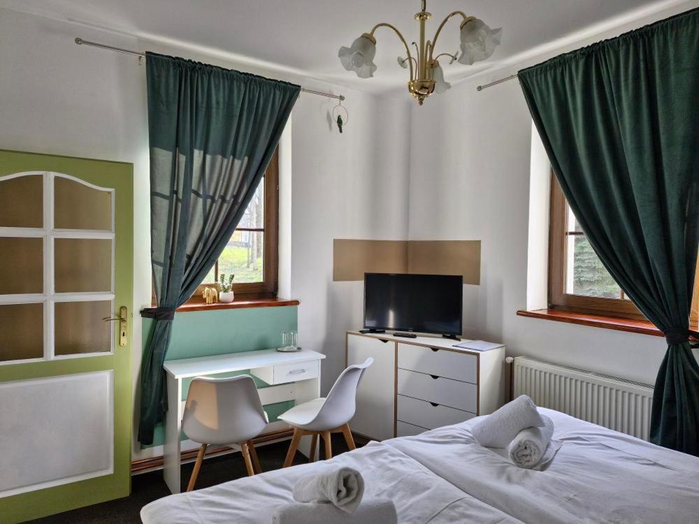 Waldhof Hotel Jirikov  ภายนอก รูปภาพ
